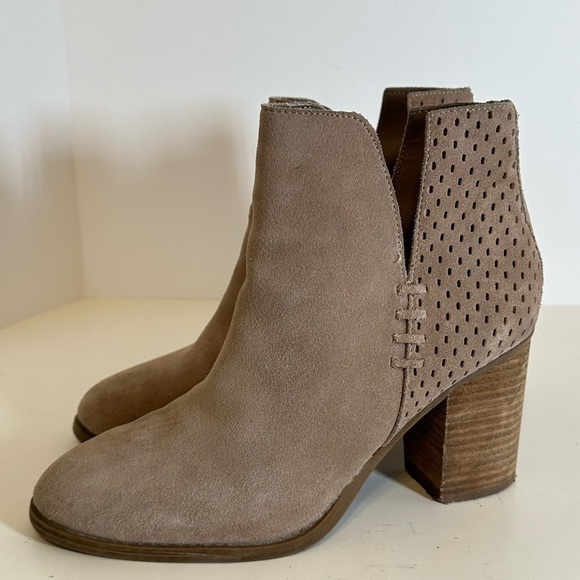 Steve Madden Shoes - Steve Madden Taupe Suede Leather Chunky Stacked Heel Open Side Booties Sz 8